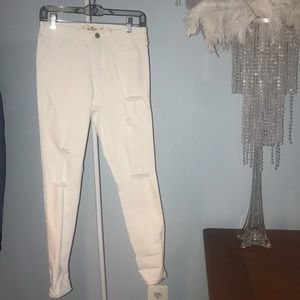HOLLISTER WHITE RIPPED JEANS